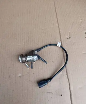 Volkswagen Touareg III AdBlue injector 4G0131113E