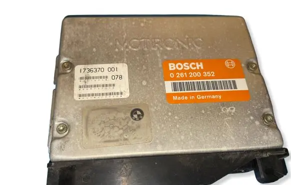 BMW 8 E31 Engine control unit/module 0261200352