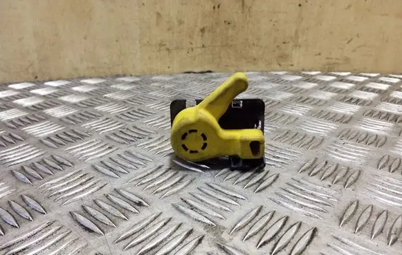 Ford Focus Engine bonnet (hood) release handle BM5116A770AC