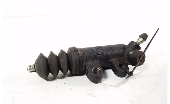 Toyota RAV 4 (XA30) Clutch slave cylinder 31470-32023