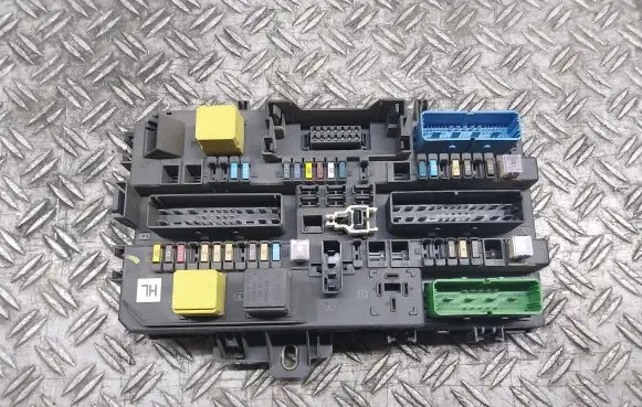 Opel Zafira B Fuse module