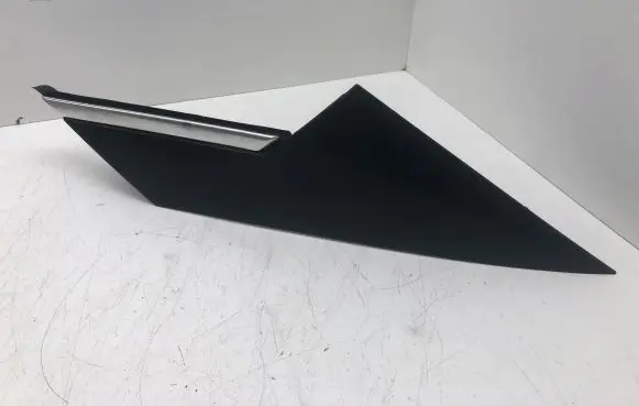 Rear fender molding trim