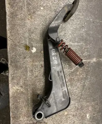 Mercedes-Benz E W211 Brake pedal 2112910301