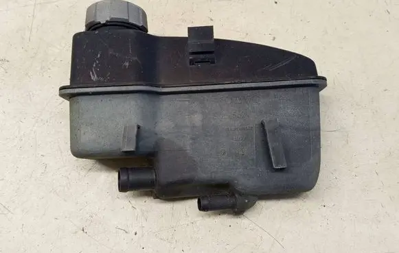 Volvo V70 Power steering fluid tank/reservoir 30645621