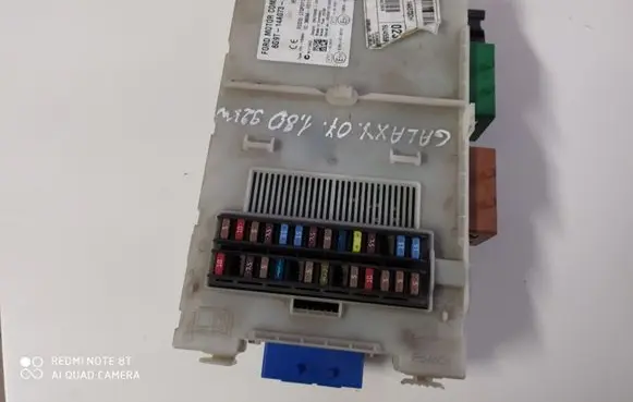 Ford Galaxy Fuse module 6G9T14A073DJ 28070406 D4111