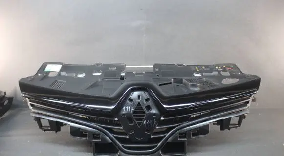 Renault Clio IV Front bumper upper radiator grill 622562397R