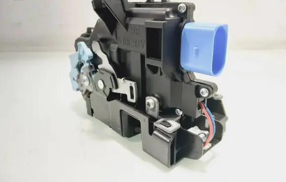 Skoda Octavia Mk2 (1Z) Front door lock 3D1837015AB A00467