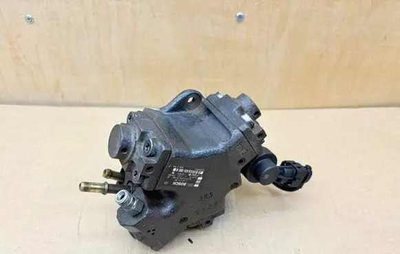 Fiat 500L Fuel injection high pressure pump 0445010266 55236707