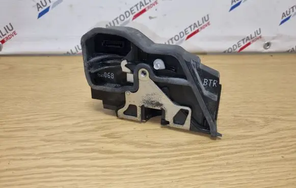 BMW 7 E65 E66 Front door lock 7167068