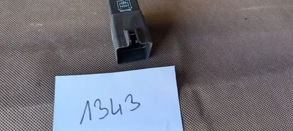 BMW 1 F20 F21 Coolant fan relay 9207913