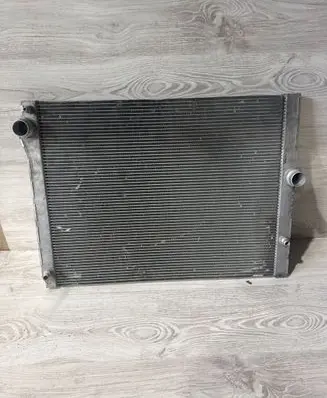 BMW 7 F01 F02 F03 F04 Coolant radiator 7570094