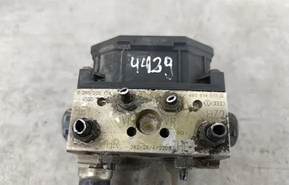 Volkswagen PASSAT B5.5 ABS Pump 