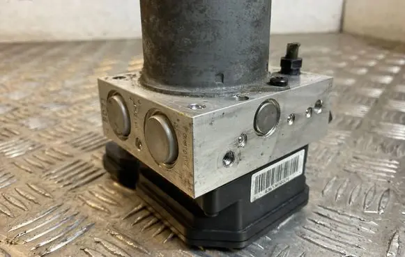 Hyundai i40 ABS Pump 589203Z510 GJKD3E0024FR BH60131501