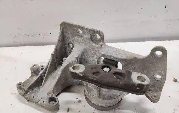Nissan X-Trail T31 Engine mount bracket 