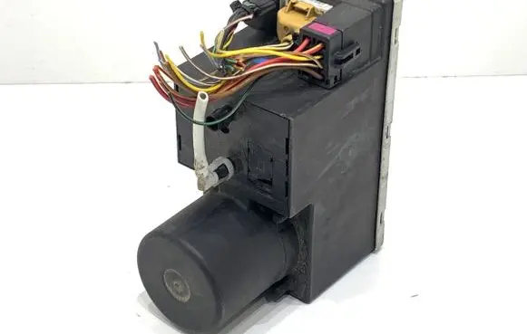 Audi A3 S3 8L Central locking vacuum pump 8D0862257