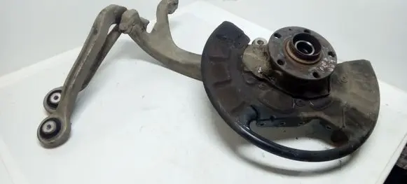 Front wheel hub spindle knuckle