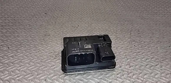 BMW 3 E90 E91 Glow plug pre-heat relay 7810856 SW4409 0522120103