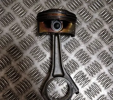 Land Rover Range Rover Sport L494 Piston with connecting rod