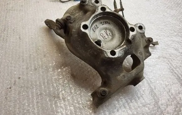Front wheel hub