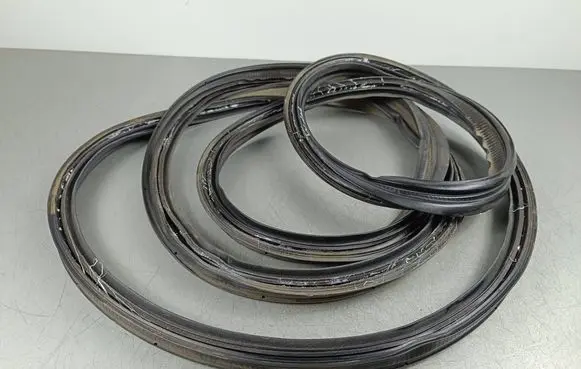 Mazda CX-9 Trunk rubber seal (body) 