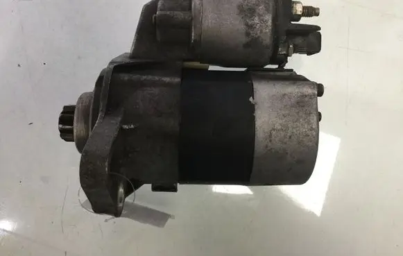 Volkswagen Golf IV Starter motor 020911023S