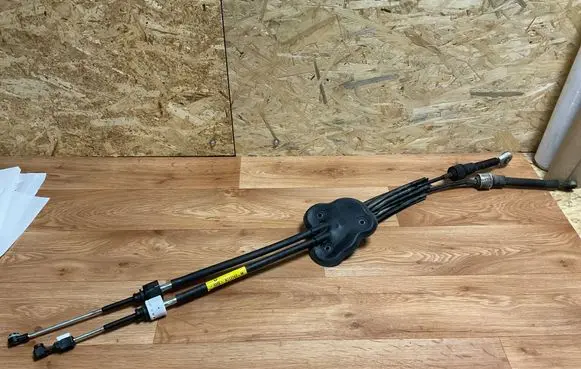 Renault Megane III Gear shift cable linkage 9613765 1474442