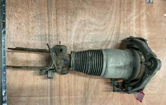 Volkswagen Touareg I Air suspension front shock absorber 