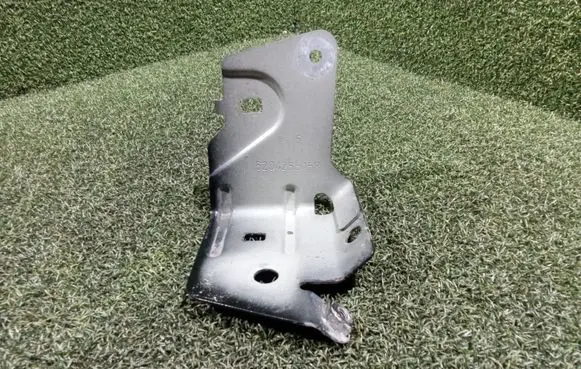 Fender mounting bracket