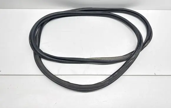 Trunk rubber seal (body)