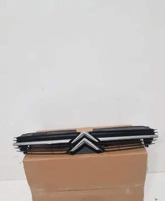 Citroen C5 Quarter panel pressure vent 9636751980
