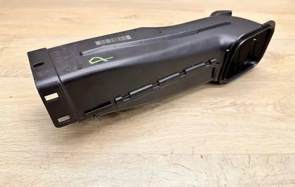 BMW 5 G30 G31 G38 Cabin air duct channel 7643299