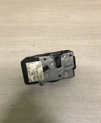 Opel Zafira A Front door lock