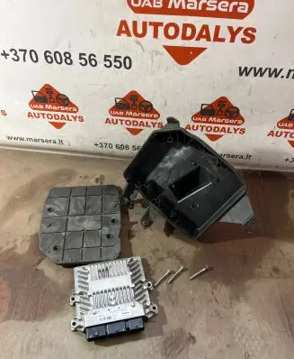 Volvo V50 Engine control unit/module 31211071AA SID803AM
