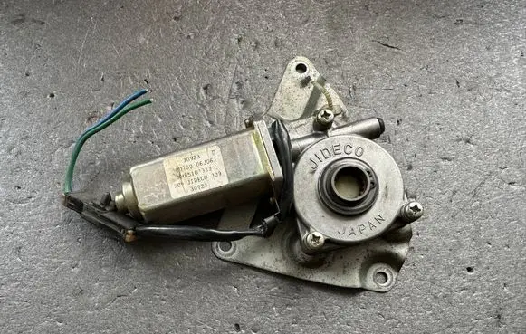 Nissan Patrol Y60 Front door window regulator motor 8073006J06