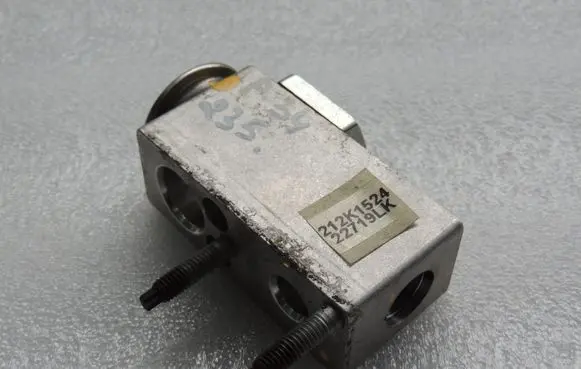 Peugeot 3008 I Air conditioning (A/C) expansion valve 1617191580 7022845