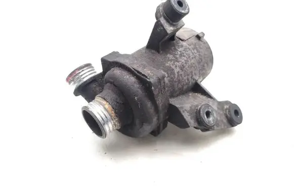 BMW 1 E81 E87 Water pump 7586928