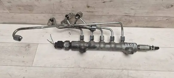 Toyota Corolla Verso AR10 Fuel main line pipe 