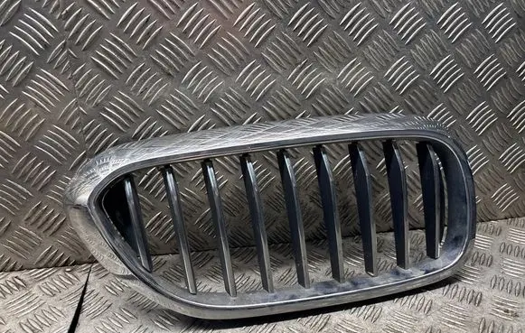 BMW 5 G30 G31 G38 Front bumper upper radiator grill 7473692