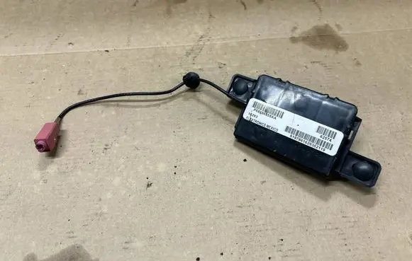 Chrysler Pacifica Antenna control unit P68186558AA