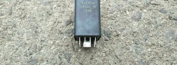 Volkswagen Caddy Glow plug pre-heat relay 03G907282