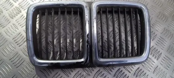BMW 7 E32 Front grill 19086970