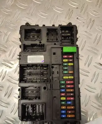 Ford Mondeo MK V Fuse module DG9T14B476B LL8L000ZLSL 0971BZ8SLW3ZV