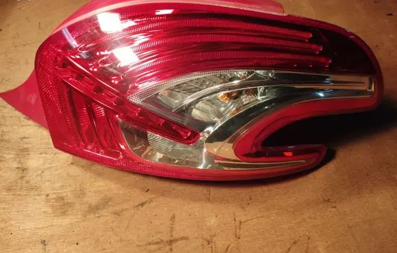 Peugeot 208 Rear/tail lights 9672628380