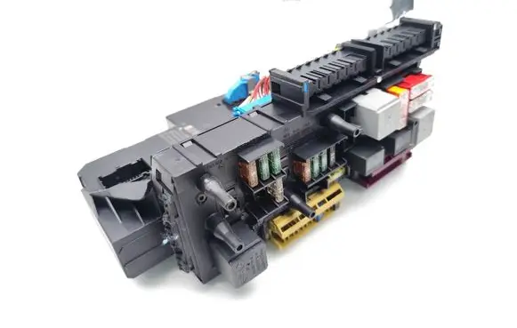 Mercedes-Benz C W204 Fuse module 2049060205 2049019702 2319025101