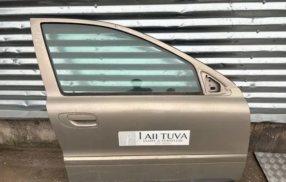 Volvo XC70 Front door