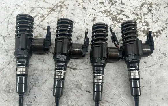 Audi A4 S4 B8 8K Fuel injectors set 0414720404 03G130073G