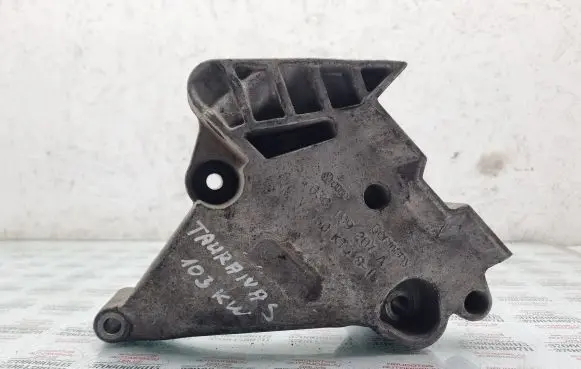Volkswagen Touran I Engine mounting bracket 03G199207A
