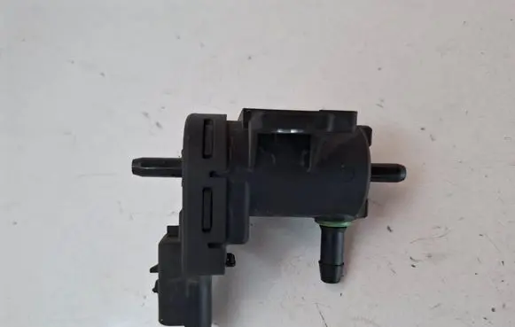 Citroen DS5 Turbo solenoid valve 9665558580