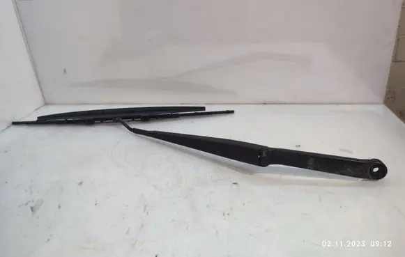 Front wiper blade arm
