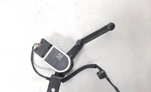 Headlight/headlamp level sensor